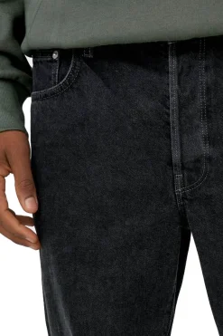 LOOSE FIT JEANS